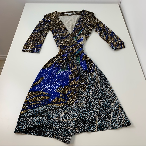 Diane Von Furstenberg Wrap Dress Silk Sz 2 Galaxy Celestial Black Blue Belted - Picture 4 of 11